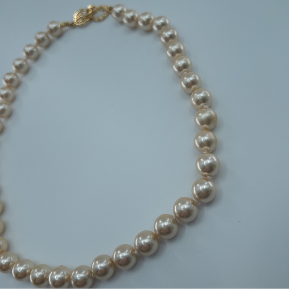 Kenneth Jay Lane Faux Pearl Necklace Champagne Gold Tone Hardware Classic Preppy - Picture 9 of 11